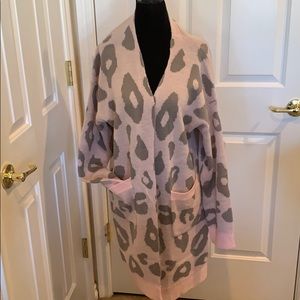 LEOPARD PRETTY IN PINK AND GRAY COZY SWEATER L